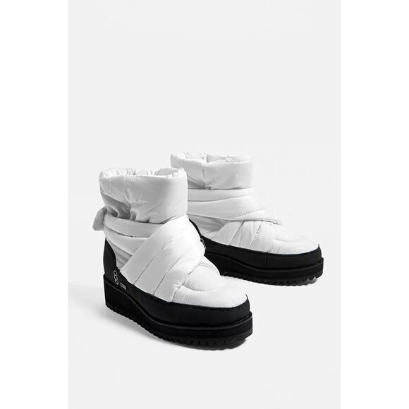 UGG Montara White Wool Lined Puffer Snow Boots Size 9 - Picture 1 of 12
